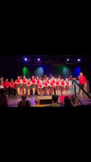 Heute hatten wir einen tollen Auftritt bei den Kindersitzung der Urbacher Räuber. Mit dabei waren unsere Minis und die Tanzenden Teufelchen, die mit viel Energie, Freude und Teamgeist auf der Bühne standen. Der Auftritt war ein voller Erfolg 🎉 alles hat super geklappt und die Stimmung war einfach großartig 🎭 Wir sind unglaublich stolz auf alle Tänzerinnen und Tänzer, die gezeigt haben, wie viel Herz, Fleiß und Leidenschaft in unseren Gruppen steckt. Ein unvergesslicher Tag, der uns noch lange in Erinnerung bleiben wird! 💥
@kg.urbacher.raeuber.e.v
@ronjas_
#kindersitzung #kinderundjugendtanzgarde #Auftritt #karneval #garde