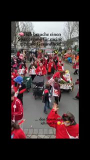🎭😈 Jeck, bunt, laut & fröhlich 🖤🤍❤️
KG Et Jecke Jrüppche e.V. beim
Lülsdorfer Samstagszug – wat wor dat schön! 🎉🥁
Alaaf aus Lülsdorf!
#Spaziergang #karneval #Veedelzoch #kamelle #tanzenmachtglücklich
@die_tanzendenteufelchen @diejeckenduuvels