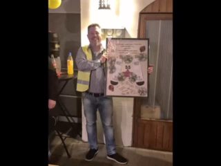 Wenn ein Tänzer Geburtstag hat, feiern wir natürlich auf unsere Art. 💃
Eine kleine Tanzeinlage von unserer Showtanzgruppe @diejeckenduuvels gibt's oben drauf.
Alles Gute zum Geburtstag du coole Socke 🎉