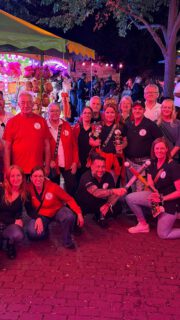🦆🏆 RÜCKBLICK: KIRMES WARRIOR 2026! 🏆🦆

Was für ein Kampf! Was für ein Finale! Und vor allem: Was für ein Entenangeln! 😂

Am Samstag wurde bei unserer Kirmes Warrior wieder um Ruhm, Ehre und natürlich den heiß begehrten Wanderpokal gekämpft. 💪🦆

Und dieses Jahr gab es Geschichte zu schreiben:
👑 Zum allerersten Mal holte sich eine Frau den Sieg!

Danke an alle Teilnehmer, Zuschauer, Anfeuerer und natürlich an jeden, der diesen herrlichen Wahnsinn mitgemacht hat! ❤️

Kirmes Warrior 2026 – wir sehen uns nächstes Jahr wieder! 🦆🏆

#wanderpokal #KirmesWarrior #Entenangeln #nichtnurkarneval #Niederkassel
